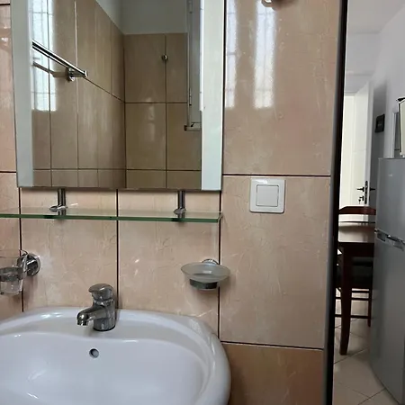 Butrinti Πανσιόν