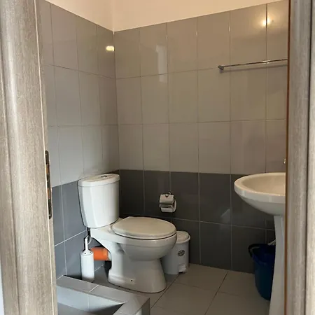 ゲストハウス Butrinti