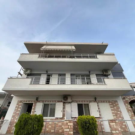 Butrinti Πανσιόν